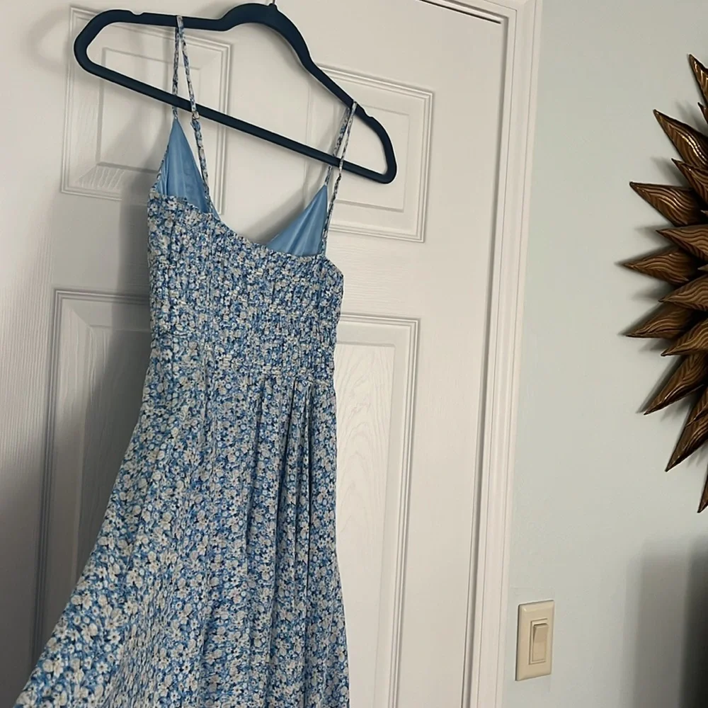 BLU PEPPER FLORAL WHITE DAISY HANDKERCHIEF DRESS /SMALL/WORN ONCE/SMOCKED TOP - Picture 5 of 9